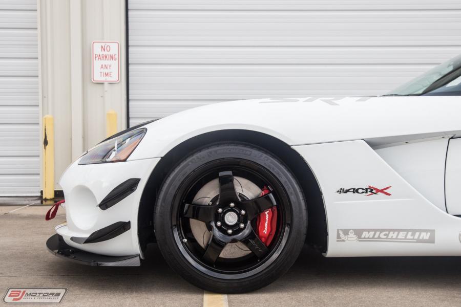 Детали экстерьера Dodge Viper SRT10 ACR-X (002) 2010 года  (фото 31 из 52)
